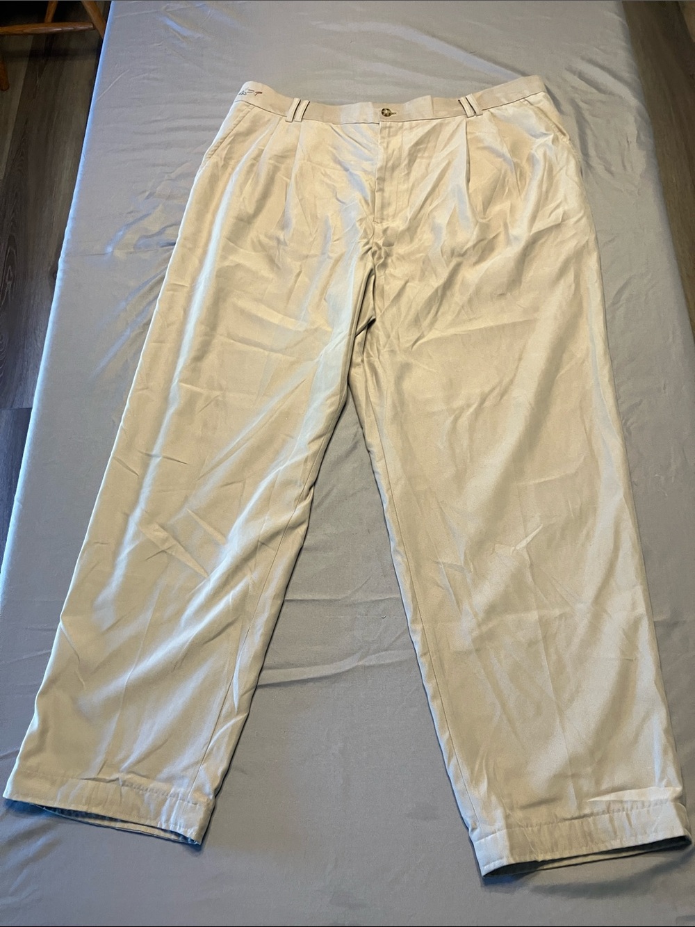 Greg Norman Collection Pleated Chinos in Light Cream